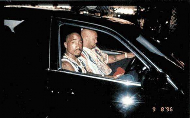 Рэпера Тупака Шакура с его менеджером также снял проходящий мимо поклонник. Менее, чем через час исполнитель был застрелен из проезжавшего мимо автомобиля 13 сентября 1996 года.