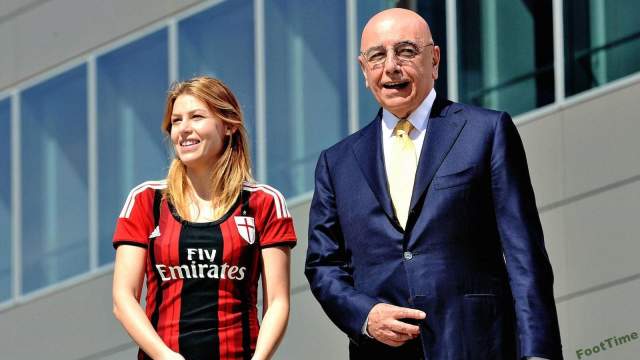 Сейчас она входит в состав директоров его медиахолдинга FinInvest и является вице-президентом футбольного клуба "Милан", которым владел 30 лет Берлускони.
