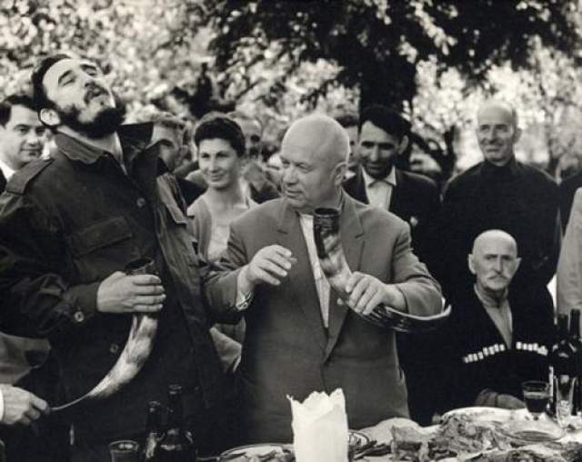Грузия, Никита Сергеевич Хрущев и Фидель Кастро. Автор: Егоров Василий, 1963 год 