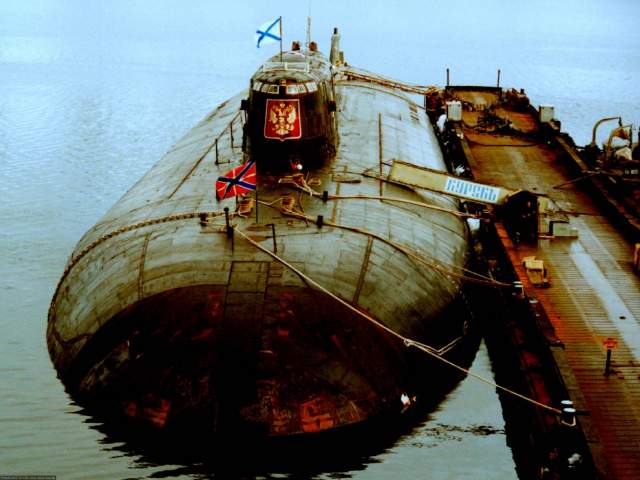 Российская подлодка "Курск", 2000 год К-141 "Курск" - российский атомный подводный ракетоносный крейсер проекта 949А "Антей". Заложен на "Севмаше" в 1990 году принят в эксплуатацию 30 декабря 1994 года. 