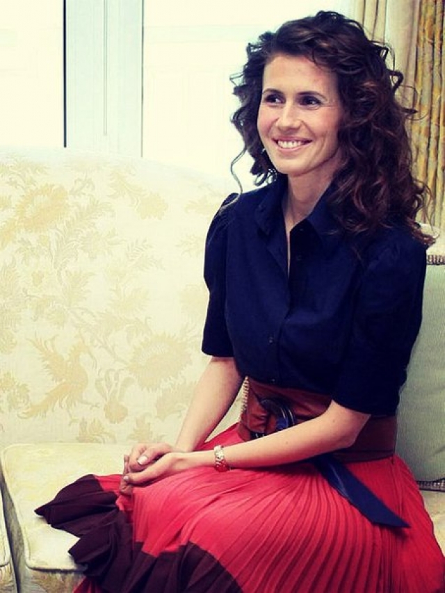 Асма родилась в Лондоне, с отличием закончила Королевский колледж, получив сразу два диплома - в области компьютерных технологий и французской литературы.