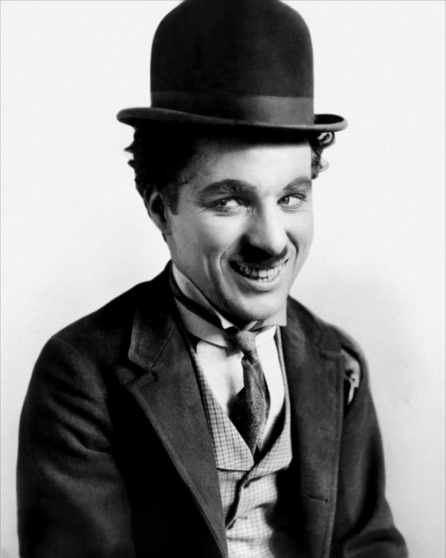 Чарли Чаплин. После пропажи гроба с телом легендарного Чаплина его родственники получили от грабителей могил анонимную записку с требованием заплатить 650 000 долларов за возвращение усопшего.