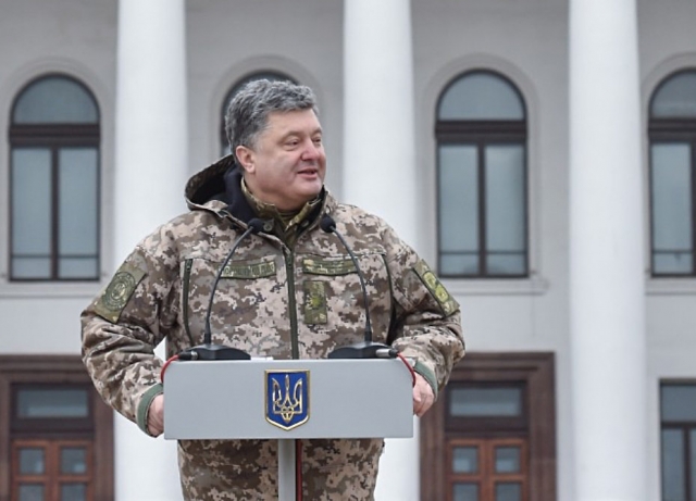В очередной раз украинский президент привлек внимание, когда в честь Дня защитника Украины опубликовал на своей странице в Facebook патриотическое видео.