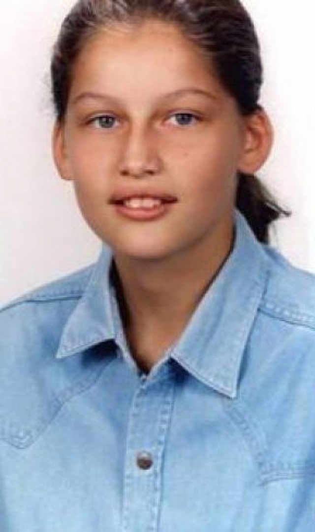 Будучи подростком, девушка мечтала построить спортивную карьеру, играя в волейбол за профессиональную подростковую команду.