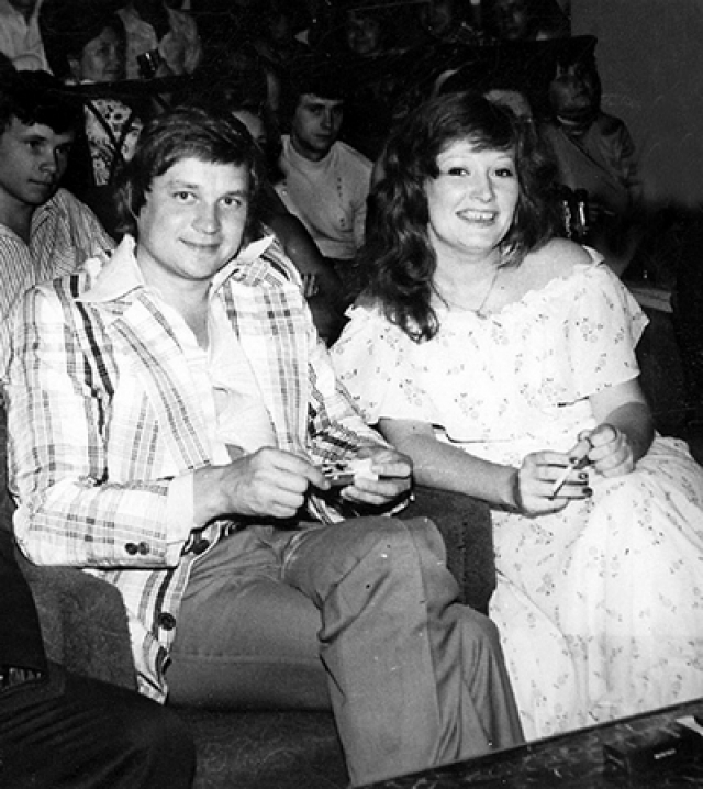 В 1976 году Алла познакомилась с ленинградским режиссером Александром Стефановичем . В том же году они поженились. Именно Александр придумал сценический образ Пугачевой. В 1980 году супруги разошлись.