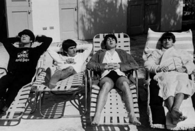 Beatles у бассейна, 1964 год