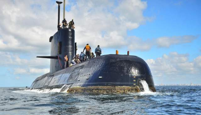 Капитан пропавшей подводной лодки ВМС Аргентины "Сан-Хуан" пообещал своей матери, что это будет его последний поход.. Так и получилось. 