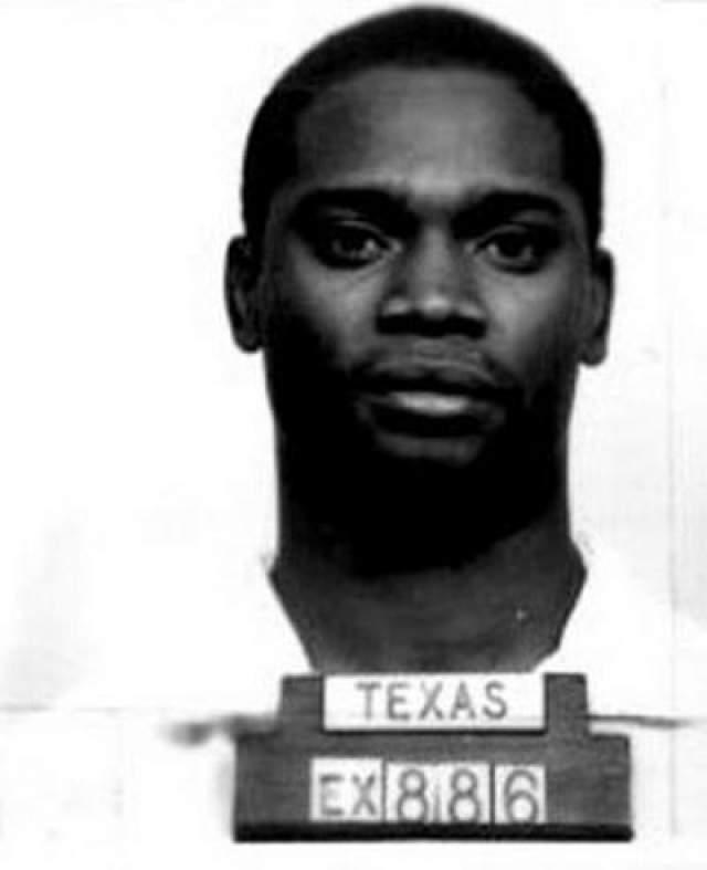 Брайан Робертсон  Дата преступления: 30 августа 1986 года Дата казни: 9 августа 2000 года Возраст: 36 лет Обвинение: во время ограбления дома забил до смерти его владельца, 79-летнего мужчину, позже сознался еще в одном убийстве. 
