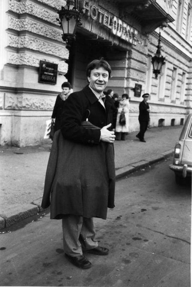 Андрей Миронов на гастролях в Одессе. Автор Арутюнов Виталий, 1980 год