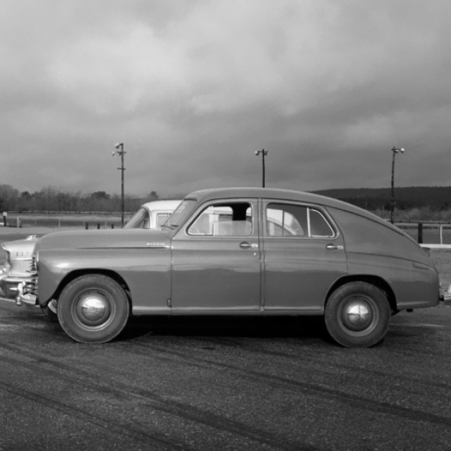 Победа стала одним из первых в мире автомобилем с понтонным кузовом (без выступающих деталей, таких как фары, подножки и крылья) и производился крупносерийно. За все время с конвейера ГАЗ сошли почти 240 тысяч экземпляров.