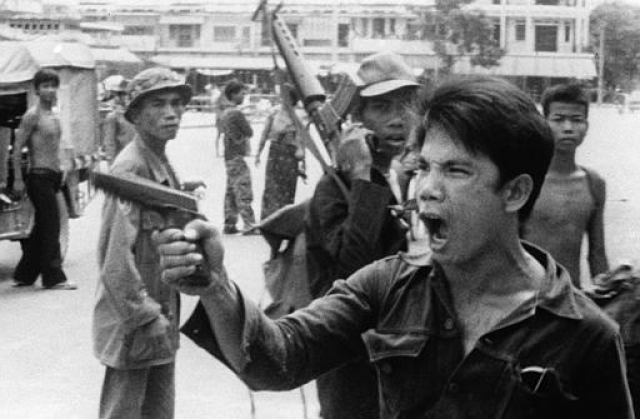 "Красные кхмеры" – крайне левое течение в коммунистическом движении аграрного толка в Камбодже, созданного в 1968 году. Их основные идеи вертелись вокруг неприятия всего западного и современного.