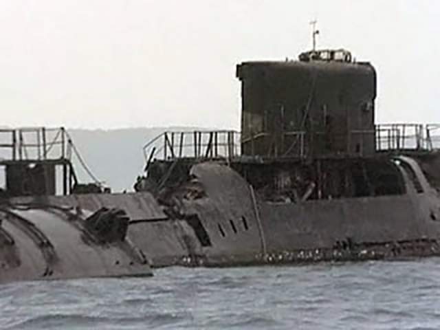 К-431: взрыв субмарины Атомная подводная лодка СССР с крылатыми ракетами К-431 в 1985 году стояла на ремонте в бухте Чижима в 55 километрах от Владивостока. При загрузке атомного топлива из-за ошибки персонала произошел мощный взрыв, который сорвал крышку реактора и выбросил наружу все отработано ядерное топливо. 