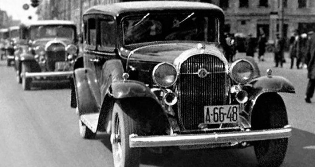Легковой автомобиль Л-1 . Завод "Красный путиловец" к 1932 году прекратил выпуск устаревших колесных тракторов "Фордзон-Путиловец" и решил организовать выпуск представительских легковых автомобилей.