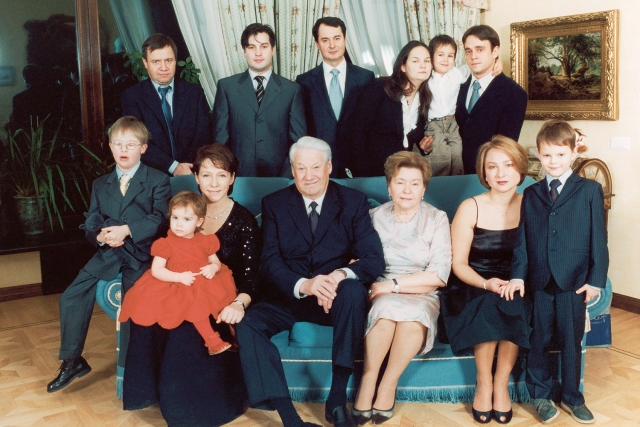 У Наины и Бориса было две дочери (Елена Окулова и Татьяна Юмашева), семеро внуков, а также четверо правнуков.