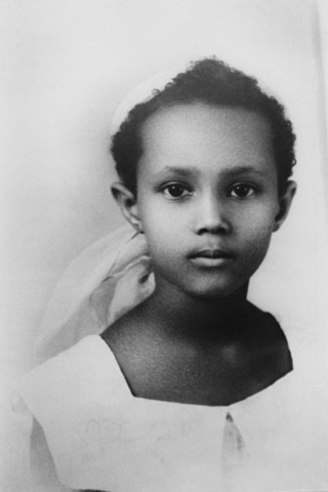 Иман. Сомалийской красавицей восхищался сам Ив Сен-Лоран, который называл ее женщиной своей мечты. Ею проникся и эксцентричный король музыки Дэвид Боуи, с которым они были счастливо женаты.