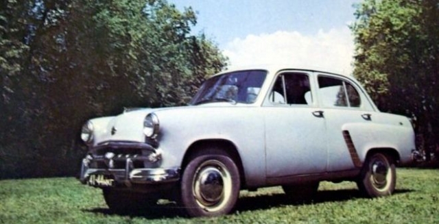 Легковой автомобиль МОСКВИЧ-402 (1956-1958) развивал максимальную скорость в 105 км/ч и обладал мощностью в 35 л.с.
