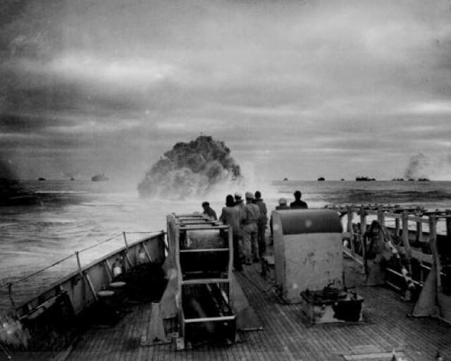Из доступной информации известно следующее: в 1943 году ученые решили провести эксперимент по размагничиванию корабля или, как принято говорить, "дегауссизации", сделав судно невидимым для магнитного взрывателя мин и торпед. 