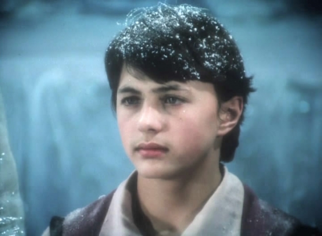 Ян Пузыревский (25 лет) . Первую роль в кино сыграл в 10-летнем возрасте, к 20 годам принял участие в съемках пятнадцати картин, среди которых и “Тайна Снежной королевы”, где он сыграл роль Кея.
