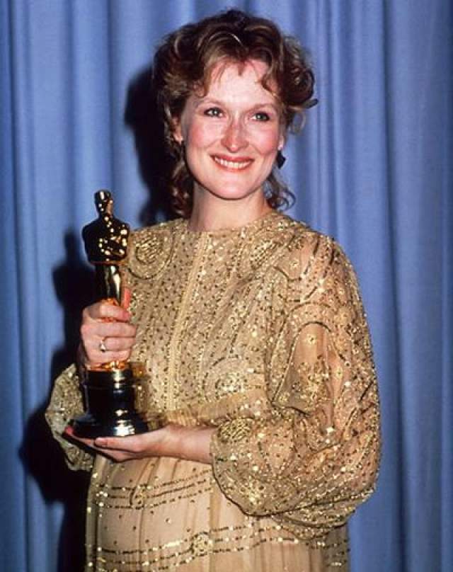 В 1983 "Лучшую актрису" получила обворожительная Мерил Стрип за фильм "Выбор Софи". Она обошла таких актрис как Джули Эндрюс, Сисси Спайсек, Джессику Лэйн и Дебору Уингер. Мерил была неподдельно мила у микрофона, произнеся свою благодарственную речь. 