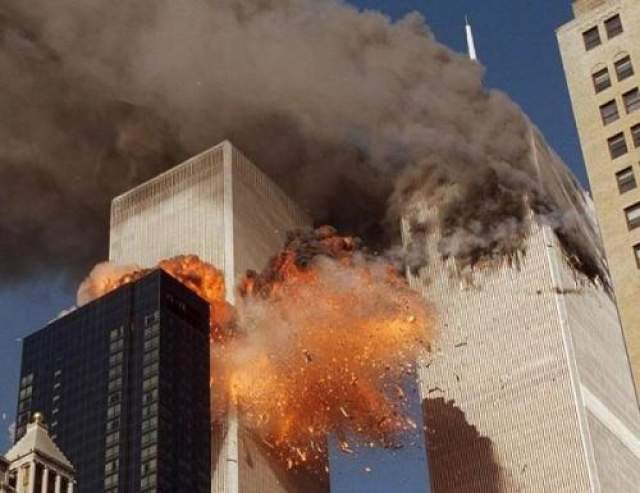 Утром 11 сентября четыре группы террористов общим количеством 19 человек захватили четыре рейсовых пассажирских авиалайнера. Каждая группа имела как минимум одного члена, прошедшего начальную летную подготовку. 