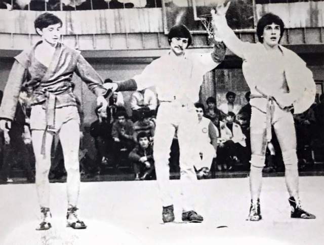 Дмитрий Нагиев в 80-е был успешным борцом. На снимке ему присуждают победу на соревнованиях по самбо.