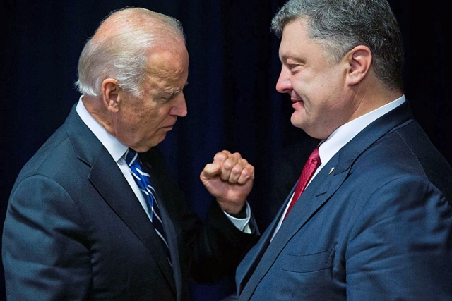 С тех пор как наша страна стала независимой, правильно говорить "в Украине", а не "на Украине". Но на встрече с вице-президентом США президент Украины решил иначе, что вызвало настоящую бурю в Сети.