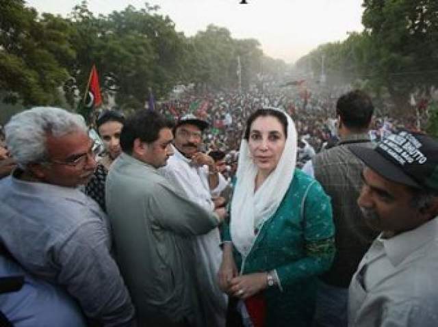 Беназир Бхутто  Бхутто выступала на митинге 27 декабря 2007 года в городе Равалпинди. премьер -министр исламской республики Пакистан собиралась уехать и села в бронированный автомобиль. 