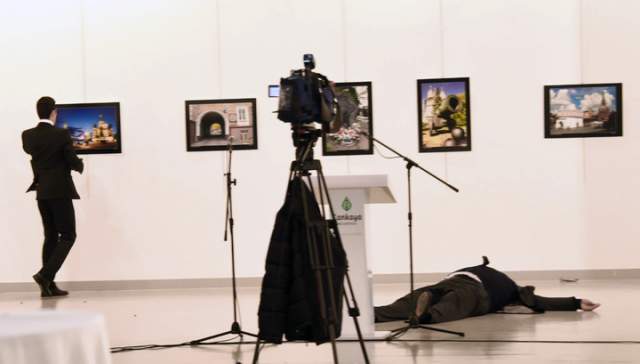 Убийство было снято камерой прессы; запись попала в интернат. Расследование преступления заняло более двух лет. Убийцей российского посла стал 22-летний Мевлют Мерт Алтынташ, который ранее служил полицейским в спецподразделении полиции Анкары.