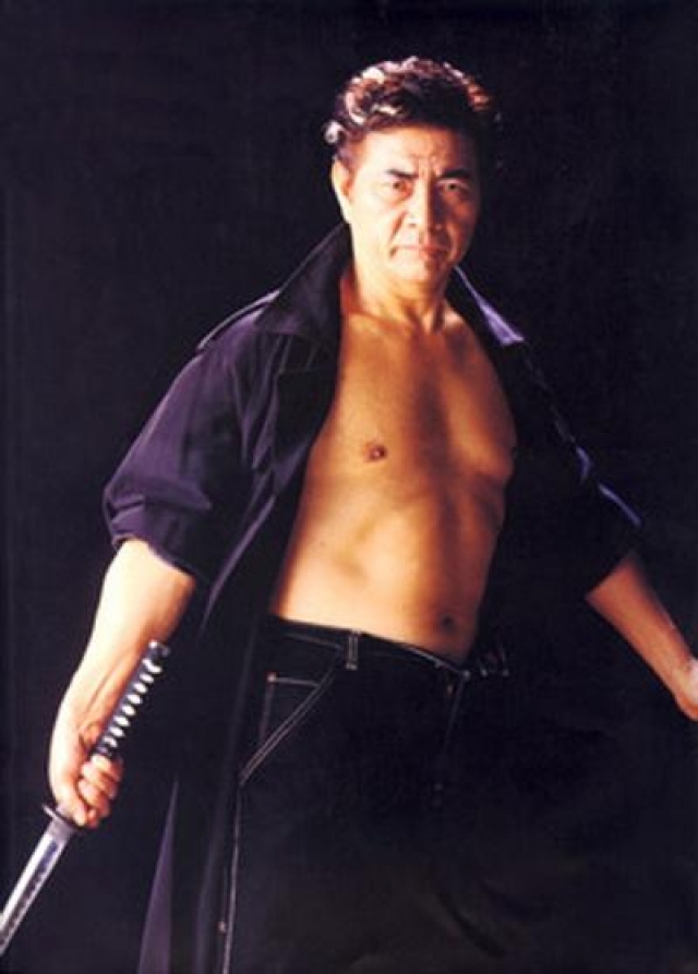 Сейчас: главное детище Се - "Институт боевых искусств Се Косуги" в Токио. У него двое взрослых сыновей - Кейн и Шейн, которых отец приобщил к занятиям в каратэ и привлекал к второстепенным ролям в своих фильмах.