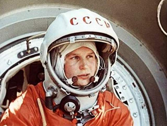 Первая женщина-космонавт - Валентина Терешкова, отправленная в космос на ракете "Восток-6", 16 июня 1963 года. 