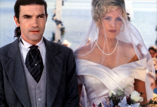 Роман между Антонио и Мелани вспыхнул на съемках фильма "Двое - это слишком" в 1995 году. Их брак продлился вплоть до конца 2015 года.