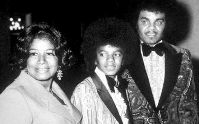 Майкл Джексон, бывший восьмым из десяти детей, что не прибавляло мальчику легкости в жизни, рассказывал, что отец неоднократно унижал его морально и физически.