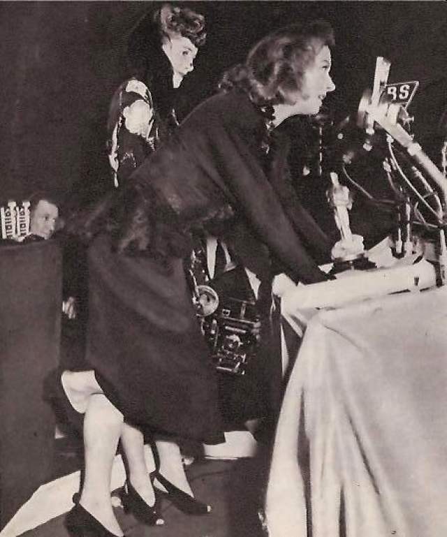 Актриса Грир Гарсон , вышедшая в 1943 году на сцену получать "Оскара", стояла перед микрофоном молча несколько минут, а потом, наконец, сказала: "Я почти не готовилась....". Ее выступление было одним из самых долгих в истории. 
