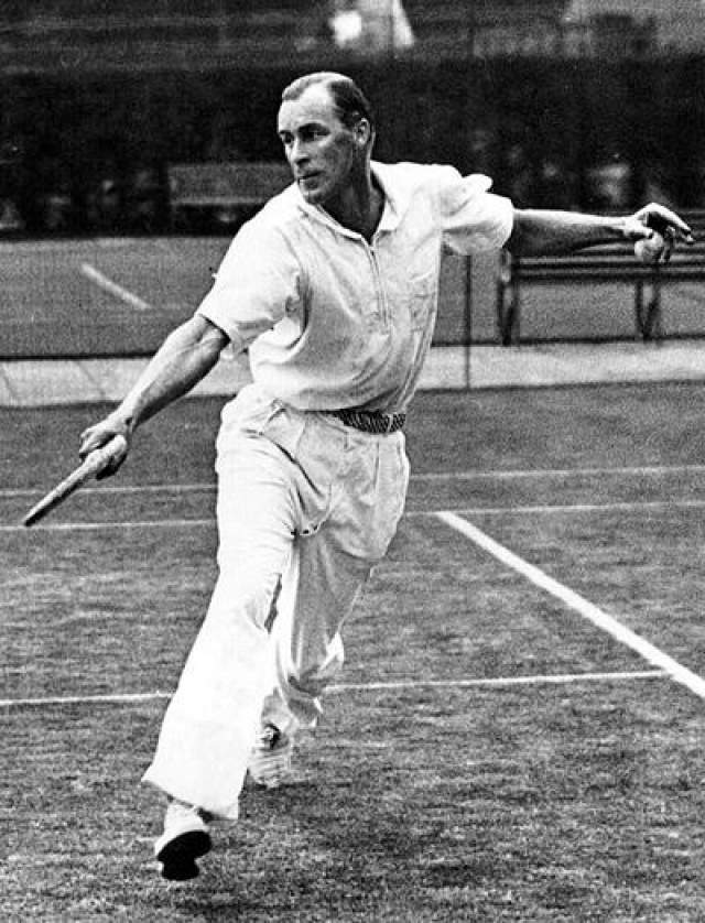 47. Билл Тильден, умер в 1953 году в возрасте 60 лет, теннисист  Нарушение закона: совращение несовершеннолетних 