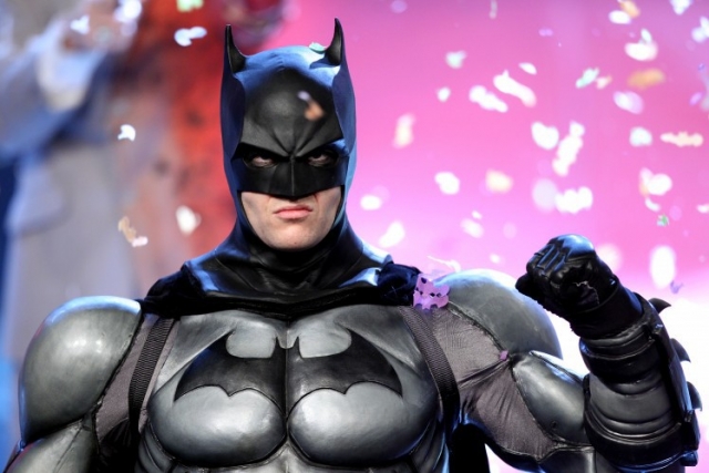 13. Брюс Уэйн – $9,2 млрд Наследник корпорации Wayne Enterprises и супергерой-миллиардер – нередкий гость в рейтинге Forbes. Вымышленная корпорация занимает 8 место в списке крупнейших международных конгломератов вселенной комиксов DC и является ведущим оборонным подрядчиком. Неудивительно, что Бэтмен всегда вооружен на отлично.