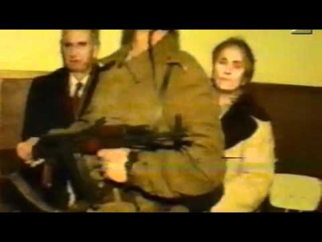 В Рождество 25 декабря 1989 года было записано, а потом показано по румынскому телевидению, заседание трибунала. После чего, согласно приговору, на территории воинской части города Тырговиште супруги Чаушеску были сразу же (в 14:50) расстреляны тремя десантниками, выбранными из сотни добровольцев.