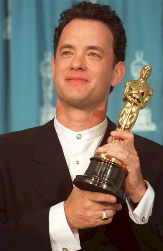1995 год. Том Хэнкс получает "Оскар" в номинации "Лучшая мужская роль" за фильм "Форест Гамп". Это абсолютный триумф Хэнкса - вторая "лучшая мужская роль" за 2 года (первая была за "Филадельфию")
