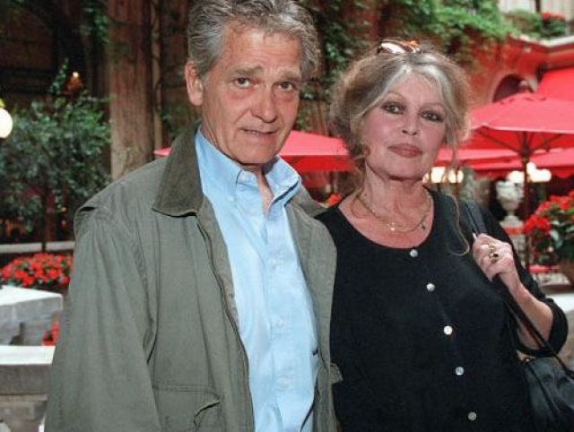 В 1992 году Бардо вышла замуж за политика и предпринимателя Бернара д’Ормаля . Брак продолжается по сей день.