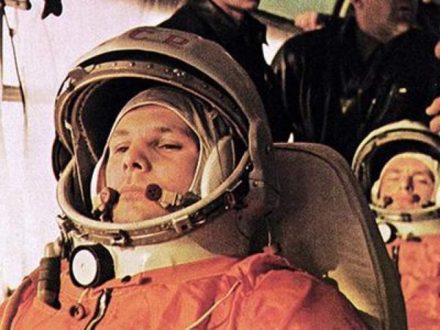 Первый человек в космосе - Юрий Гагарин, 12 апреля 1961 года. 