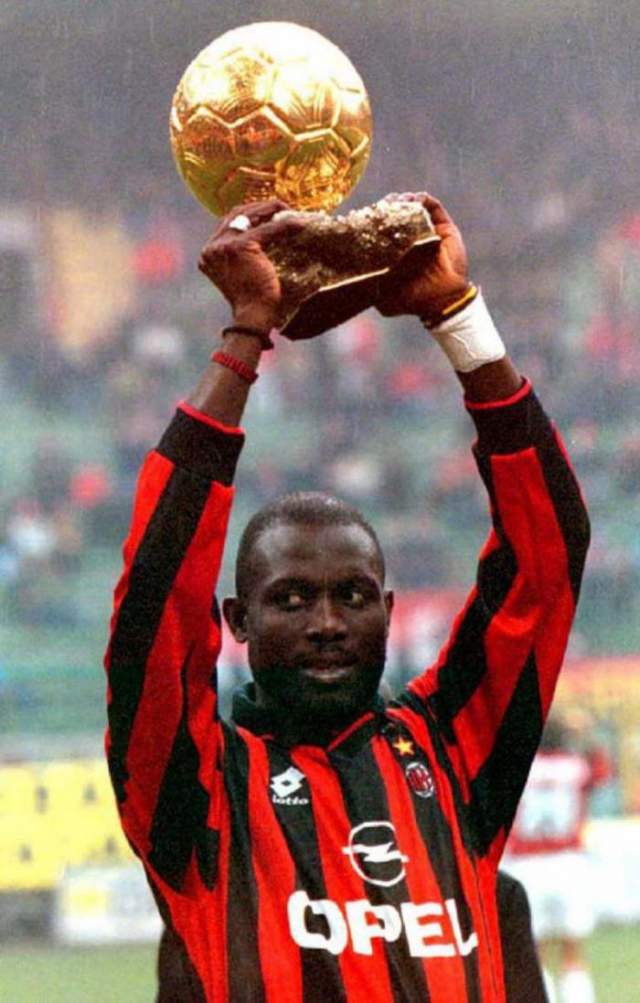 Африканский футболист является первым и пока единственным представителем своего родного континента, выигравшим самую престижную индивидуальную награду мирового футбола - "Золотой мяч", который вручается лучшему футболисту мира.