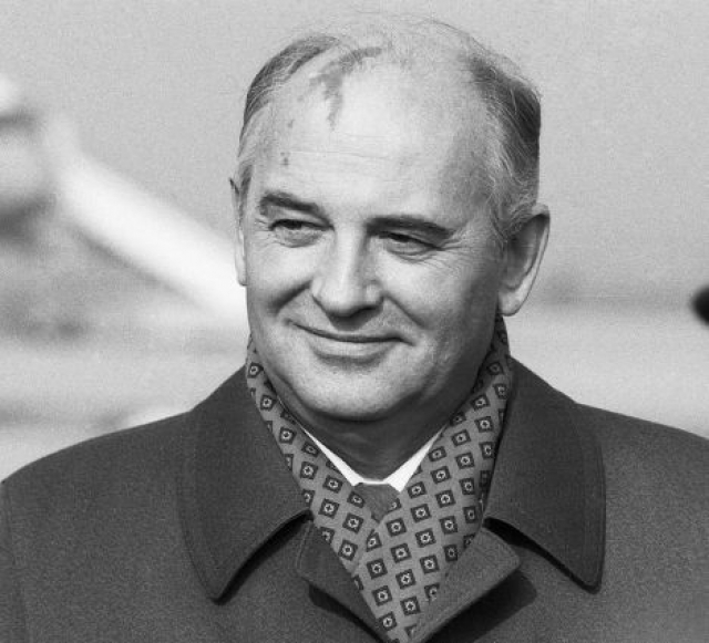 Михаил Горбачев : "Мы там и раньше бывали, в пицце, ну вот теперь сходили еще раз. Семья моя, Раиса Максимовна, были против. Но я пошел".