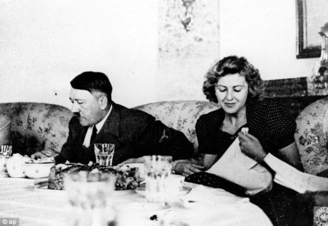 Мало кому известно, но Гитлер придерживался вегетарианской диеты и старался не пить алкогольных напитков. Единственной его страстью были сладости и шоколад.