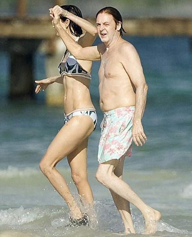 Пол Маккартни с дамой, 2009 год