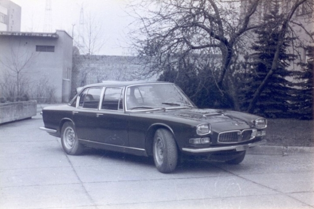 В богатой коллекции авто Брежнева одной из его любимцев был Maserati Quattroporte: в 1968 году это был один из самых мощных и дорогих четырехдверных седанов, который он получил в подарок от руководства итальянской партии.