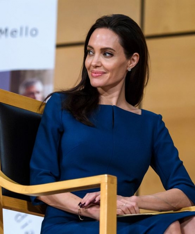 Сейчас Джоли - настоящая леди, которая появляется на публике в самых элегантных нарядах и с безупречной прической.