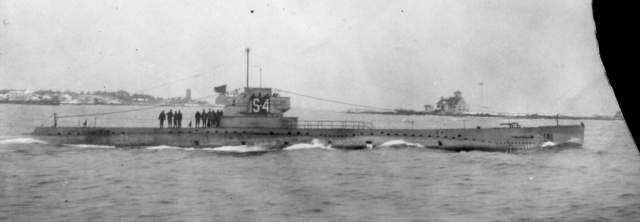 Субмарина ВМС США SS-109  17 декабря 1927 года 40 человек погибли, когда американская подлодка "SS-109" (USS S-4) затонула после того, как ее протаранил американский корабль береговой охраны у полуострова Кейп-Код. 