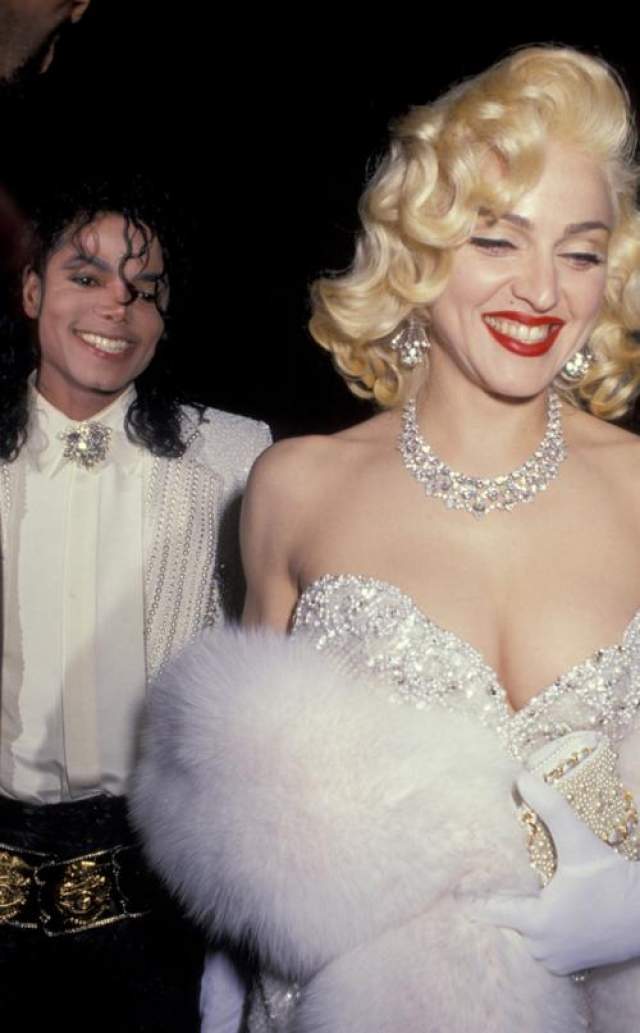 Эта "странная парочка" (как тогда называли пару Мадонны и Майкла Джексона ) действительно наделали шуму своим появлением на 63-й Церемонии присуждения премий Киноакадемии в Лос-Анджелесе. Инициатором этого пиар-хода была сама Мадонна. 