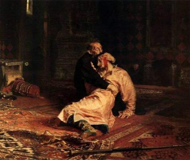 Некоторые говорят, что в Колокольне Ивана Великого иногда можно услышать плач и стенания Ивана Грозного, замаливающего свои грехи. 