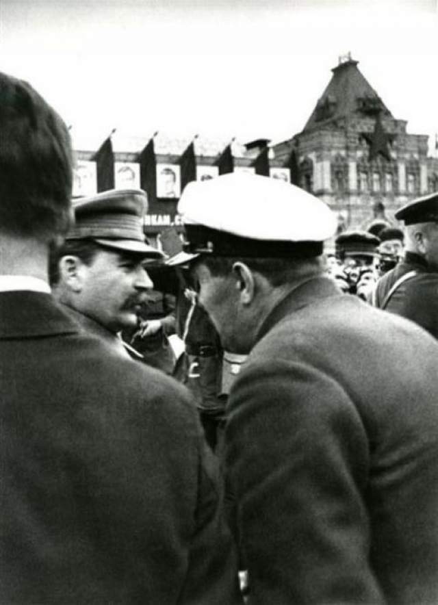 И. Сталин встречает челюскинцев на Красной Площади. Автор Халип Яков, 1934 год