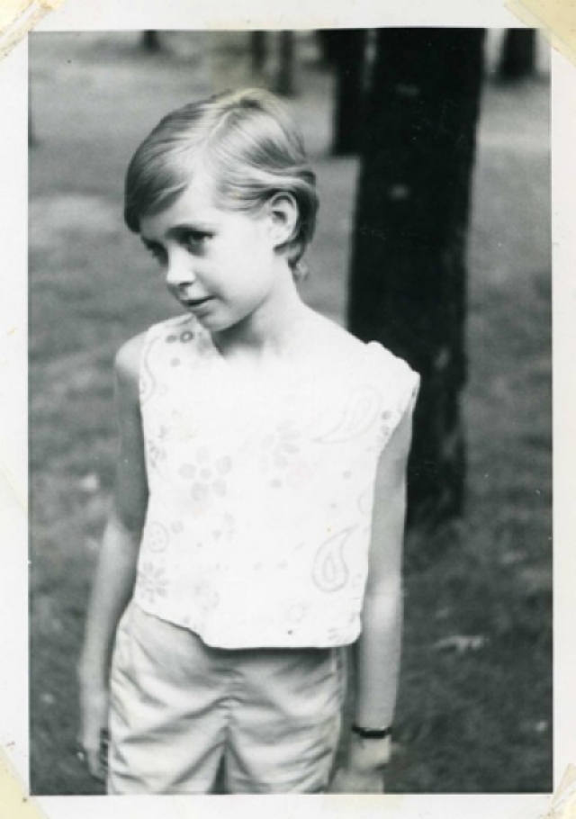 Твигги. Знаменитая девочка-тростинка по имени Лесли Хорнби в далеких 60-х своим появлением ввела в моду худобу, короткие стрижки, большие глаза и ресницы - паучьи лапки.